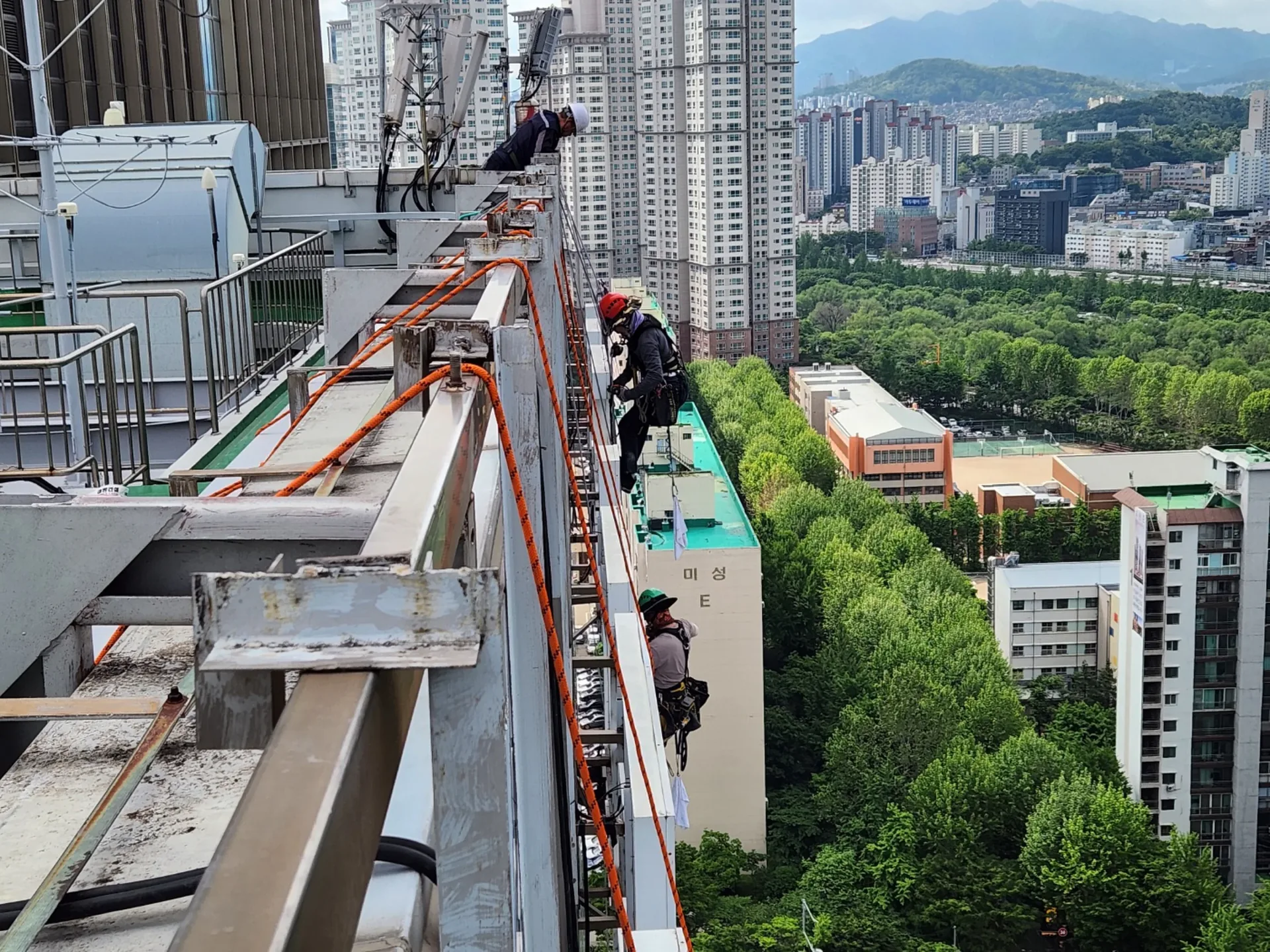 인천 항만 인근 전광판 출장 점검 현장